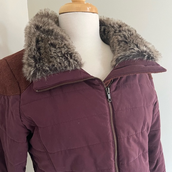 Carve Designs Ventura Puffer jacket w/ faux fur collar zip front pockets size S - Picture 4 of 16